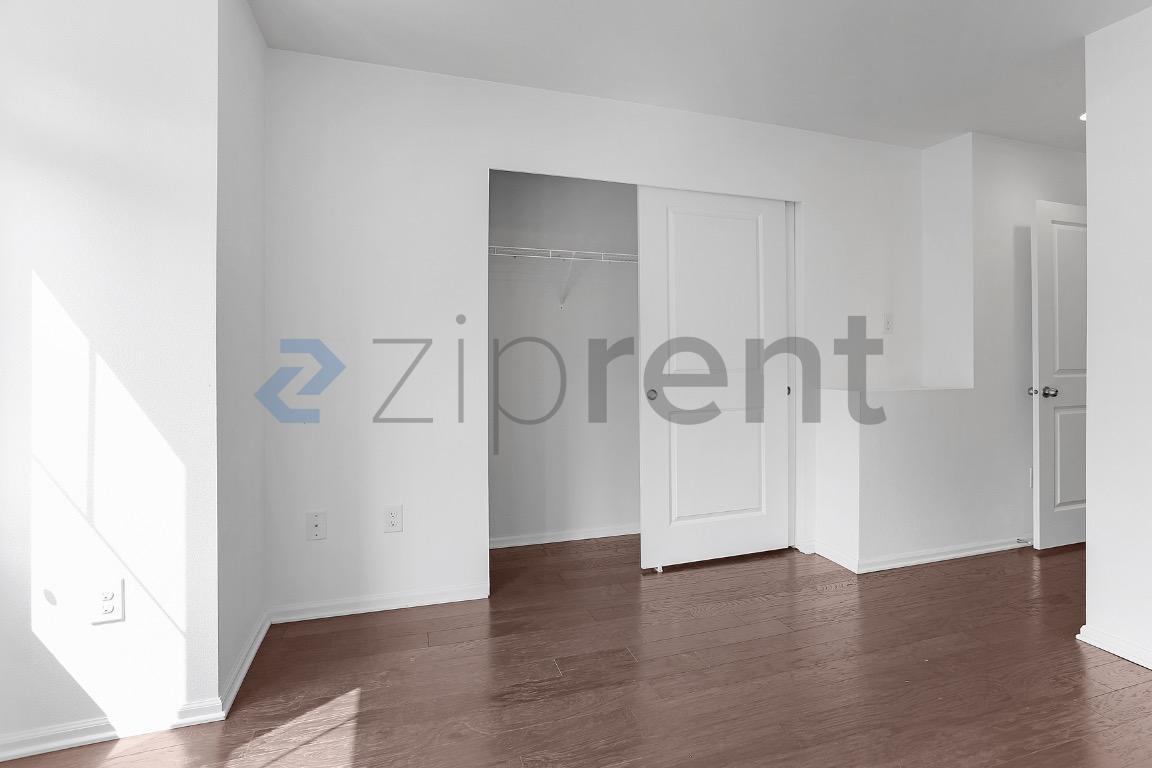 Building Photo - Unit