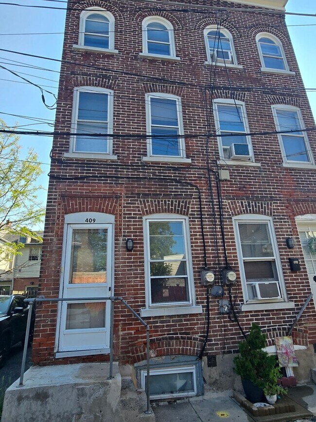 Building Photo - 408 N Eighth St
