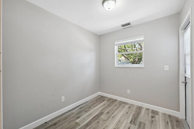 Building Photo - 428 E Klosterman Rd