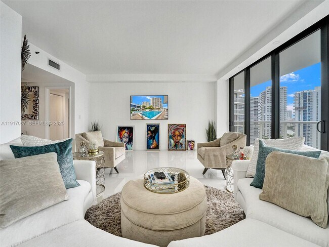 Building Photo - 20281 E Country Club Dr