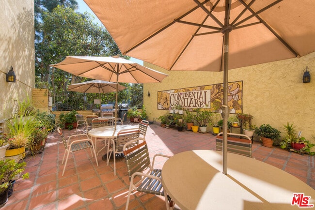 Building Photo - 5600 Kensington Wy