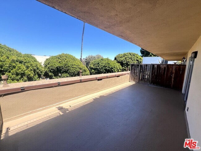 Building Photo - 2637 S Centinela Ave