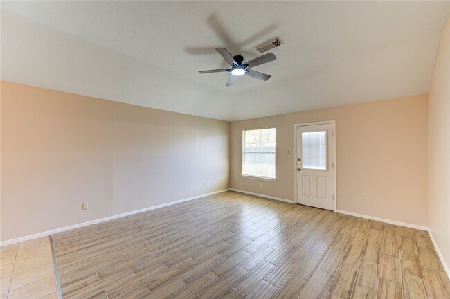 Building Photo - 5349 Pinewood Terrace