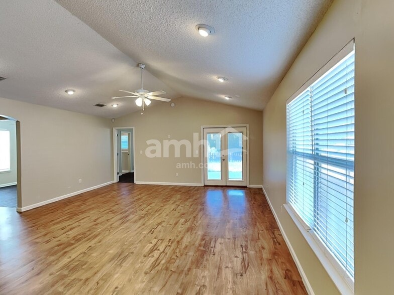 Building Photo - 3139 Wavering Ln