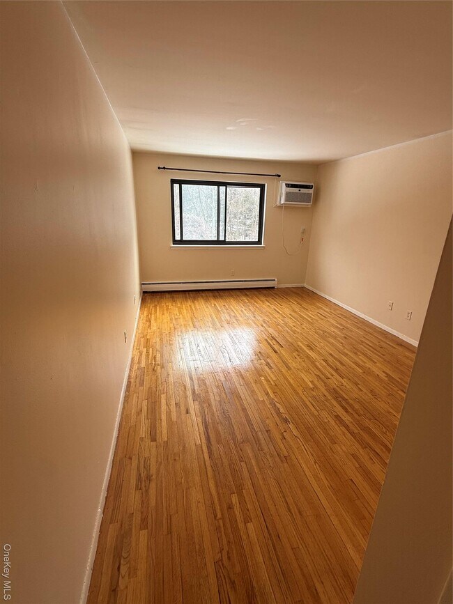 Building Photo - 12 Charles Ln