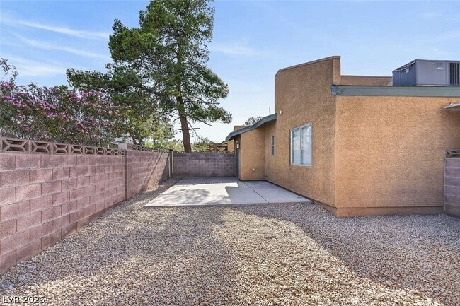 Building Photo - 6529 Pinon Pine Way