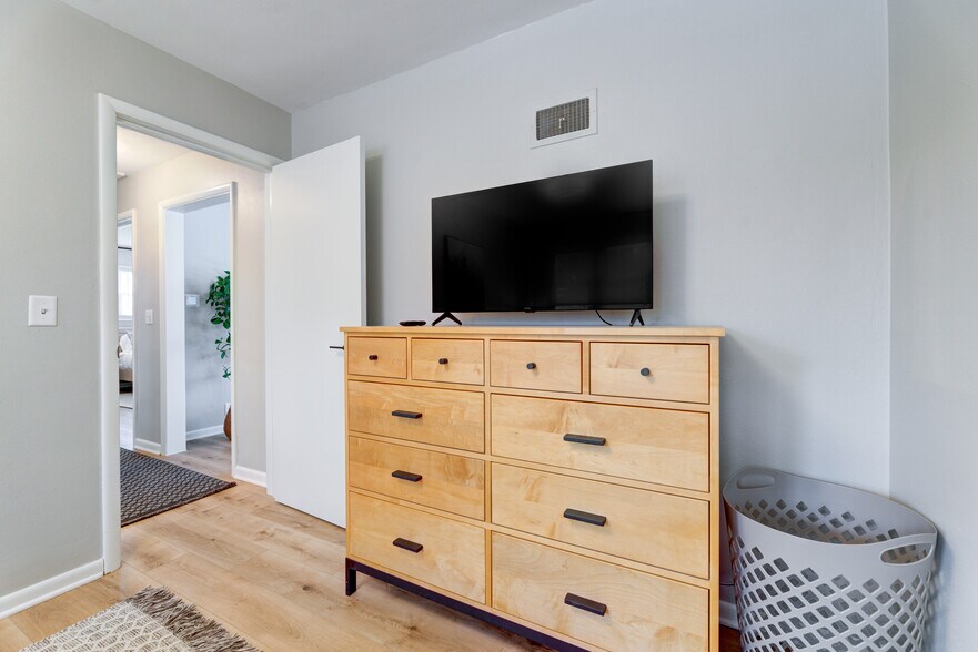 Building Photo - 834 Oregon St