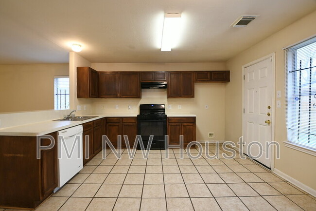 Building Photo - 8611 Texas Acorn Ave