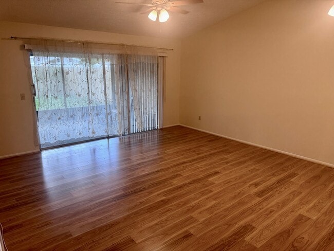 Building Photo - 2/1 Townhome Located in Carrollwood WITH G...