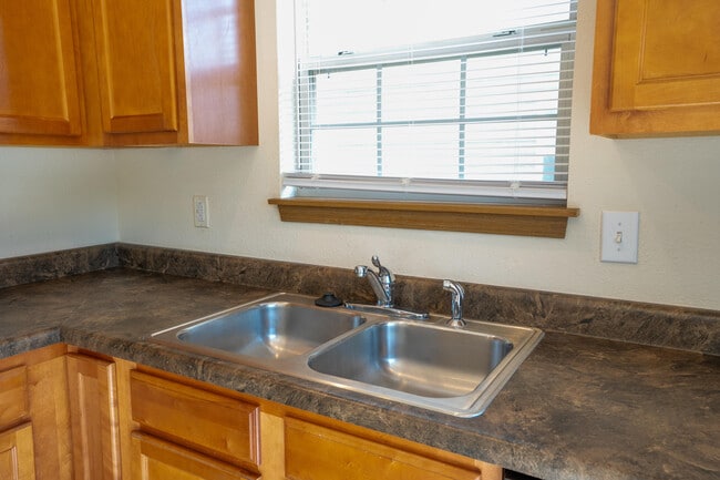 Building Photo - 601 Glenstone Dr