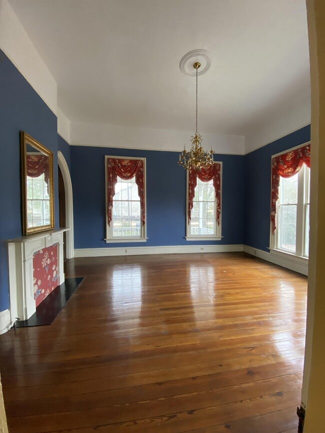 Building Photo - 321 W Barbour St