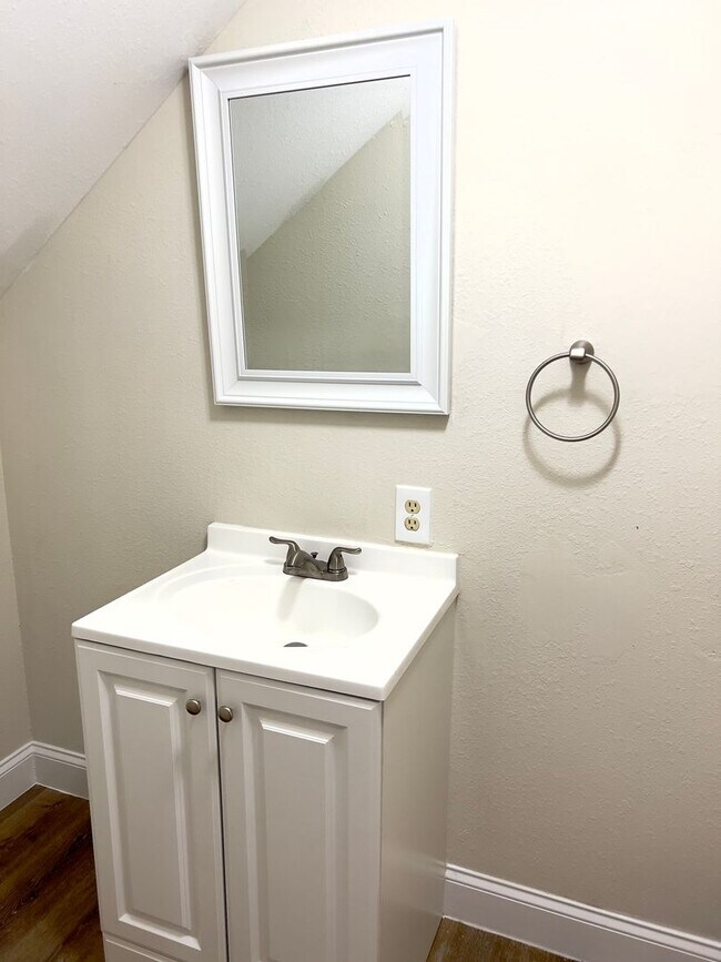 Building Photo - 56 Bell Rd