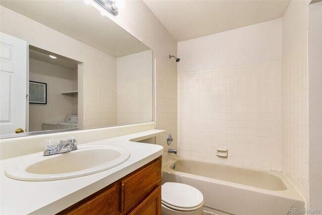 Building Photo - 3 Bed 2 Bath Updated Unit in Robinwood