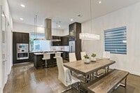 Building Photo - 5905 E Post Oak Ln