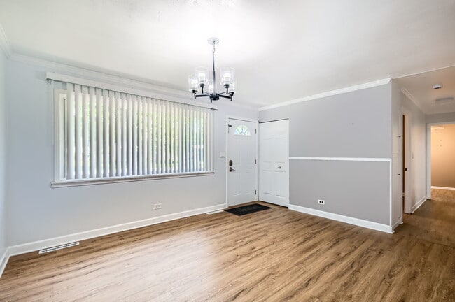 Building Photo - 36180 N Grandwood Dr