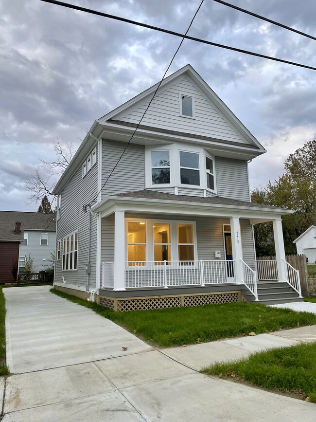 Building Photo - 12218 Ashbury Ave