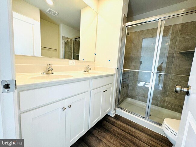 Building Photo - 12 BROOKFIELD Mews