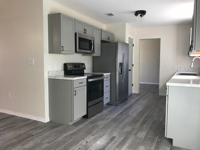 Building Photo - 113 Oak Terrace Dr