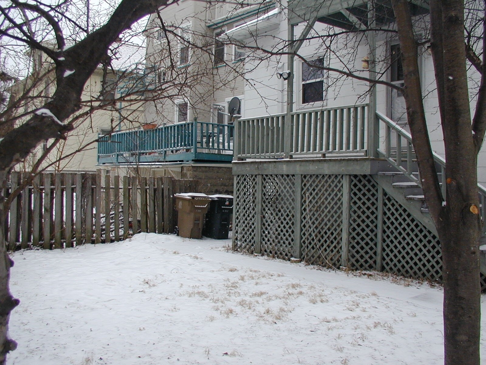 Building Photo - 1051 E Johnson St
