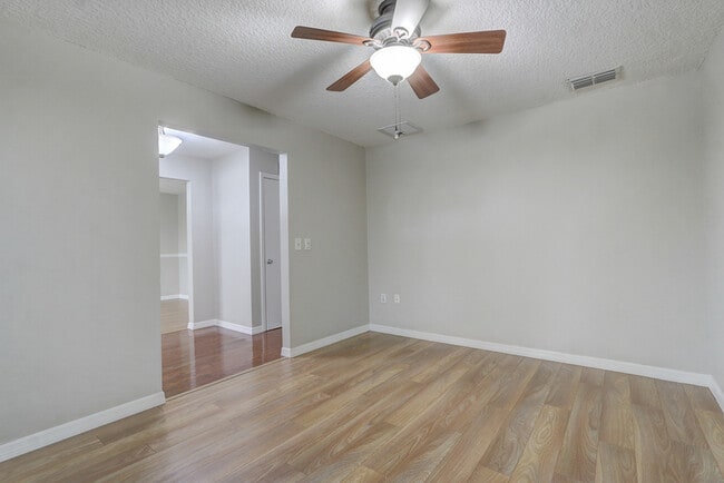 Building Photo - 5281 Jade Cir