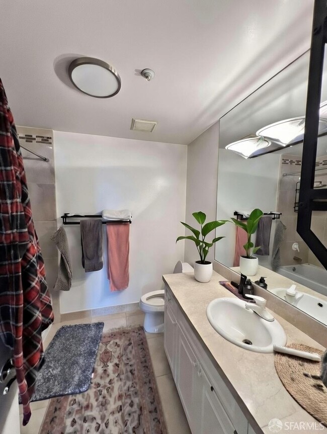 Building Photo - 1715 Pierce St