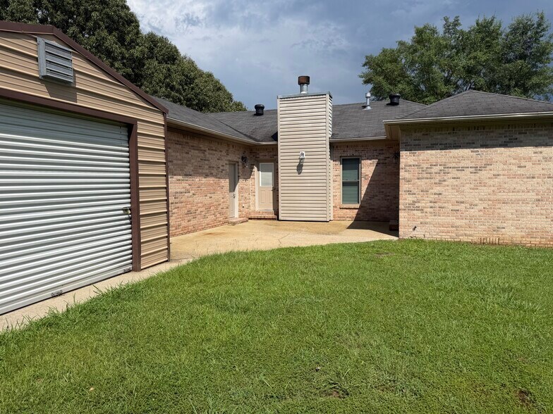Building Photo - 107 Brookshire Ln