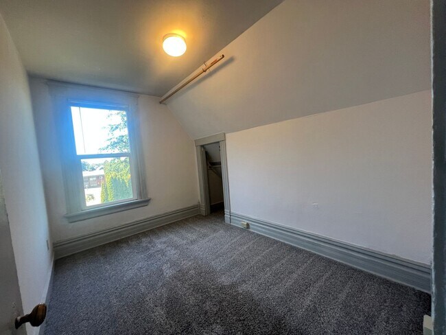 Building Photo - 1318 High St