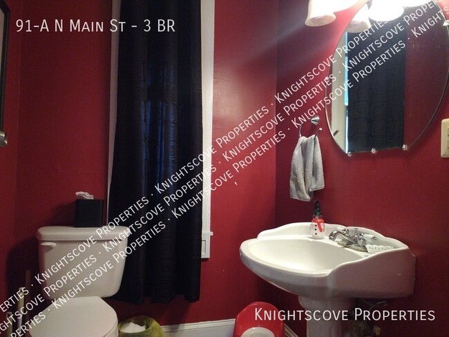 Building Photo - Beautiful, large historic home with origin...