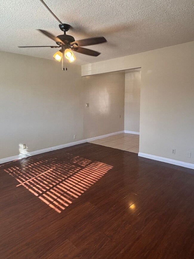Building Photo - 1 Bedroom available now in East LA