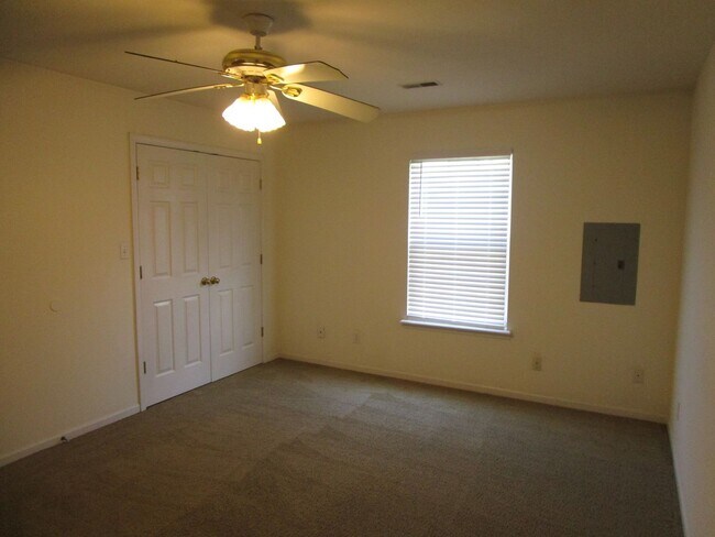 Building Photo - 1704-1706-1706 Juniper Dr