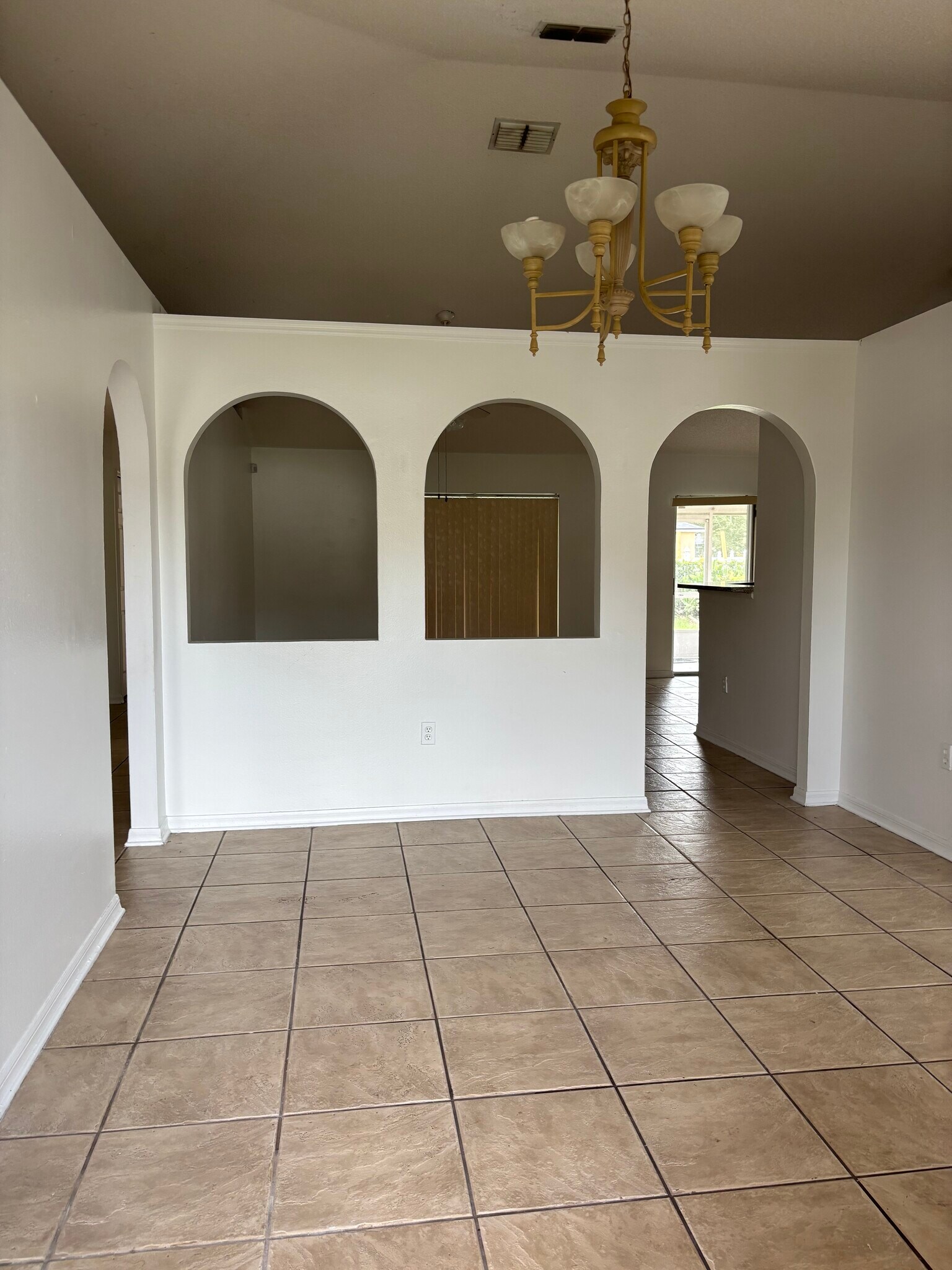 Building Photo - 305 Cocoa Ct