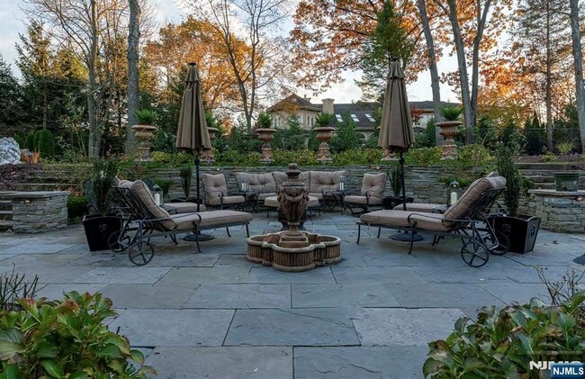 Building Photo - 39 Springhouse Rd