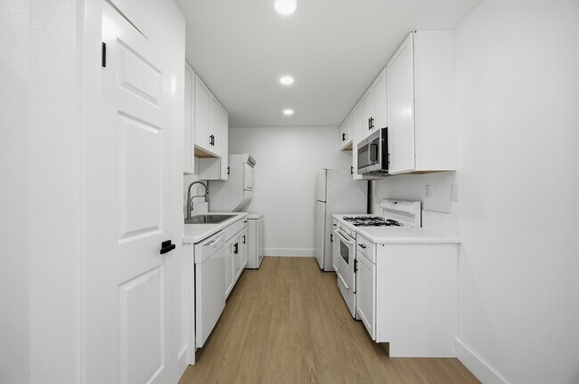 Building Photo - 1040 Gardena