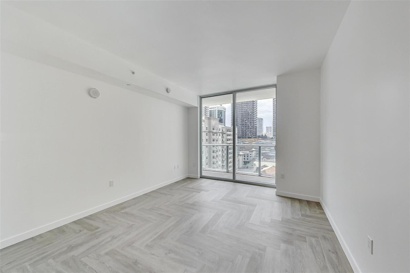 Building Photo - 1100 S Miami Ave