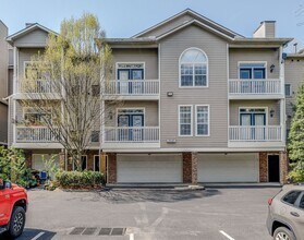 Building Photo - FULLY FURNISHED 2 BED 2 BATH TOWNHOME IN GREENHILLS $2500 PER MONTH.