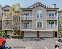 Building Photo - FULLY FURNISHED 2 BED 2 BATH TOWNHOME IN GREENHILLS $2500 PER MONTH.