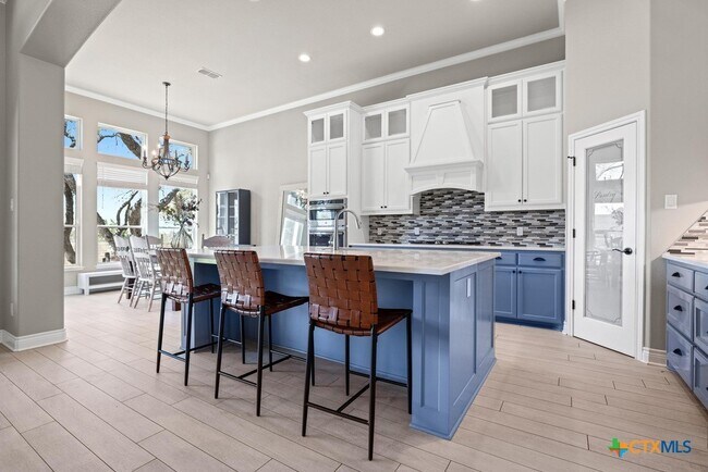 Building Photo - 1745 Alta Vista Loop