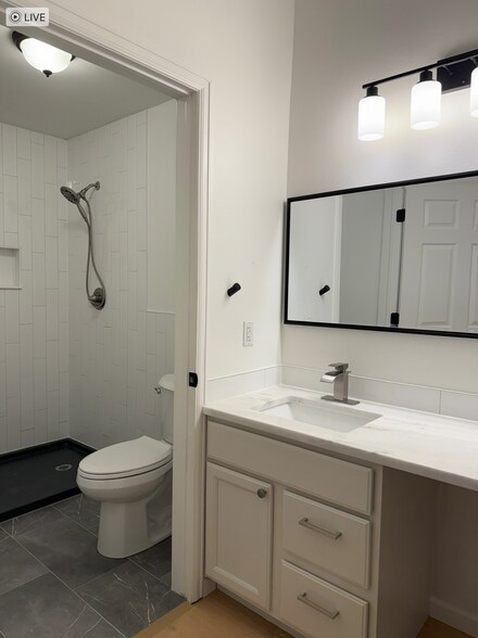 Master Bathroom - 12943 Lafayette St