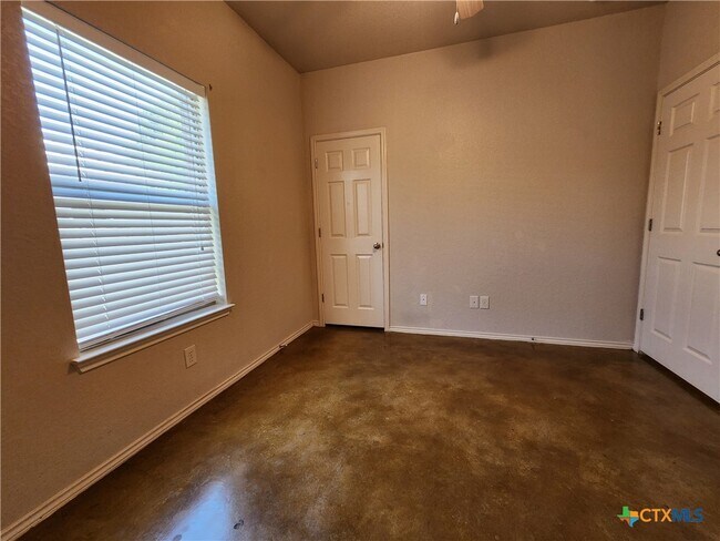 Building Photo - 210 Anne Louise Dr