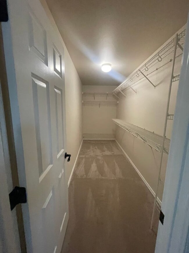 Building Photo - Beautiful Open Concept 4 Bedroom 2.5 Bath Home with Fenced Yard  in Gated Community