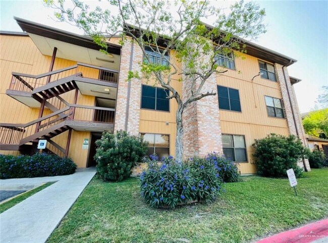 Building Photo - 421 Jose Marti Blvd