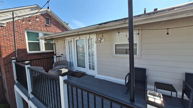 Building Photo - 2118 Oakdale St