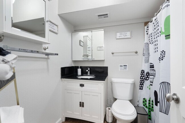 Building Photo - 3733 E Dahlia Dr