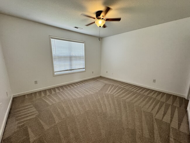 Building Photo - 145 Broadleaf Dr