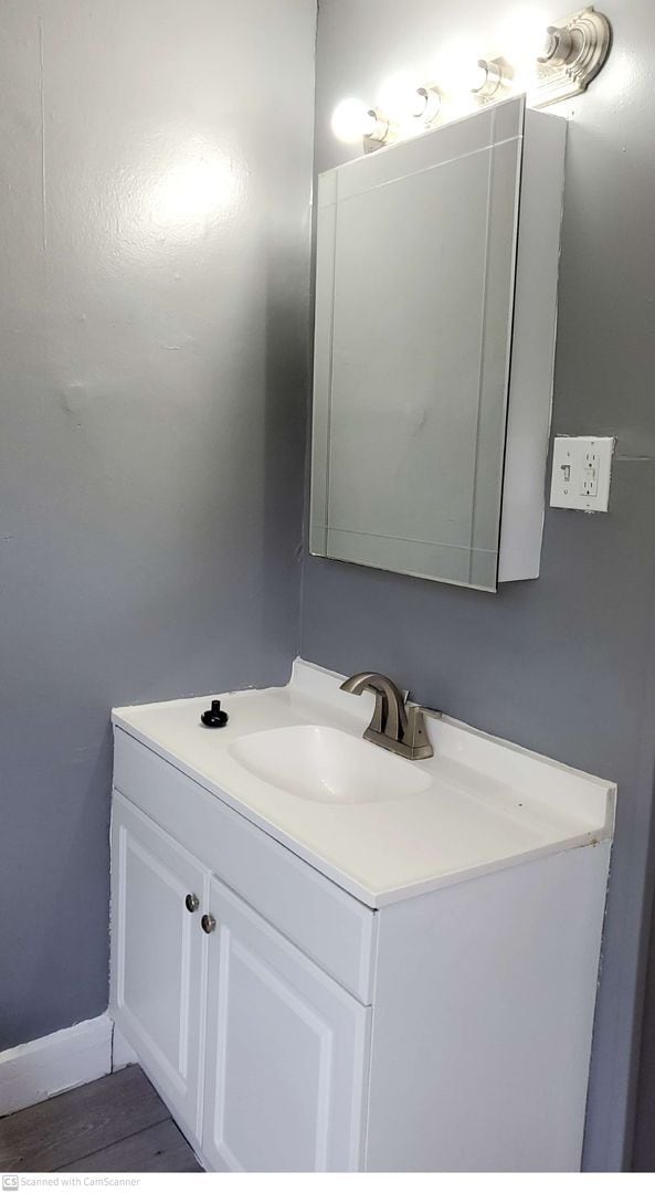 Building Photo - Beautiful 3 bed 1.5 bath and ready for you...