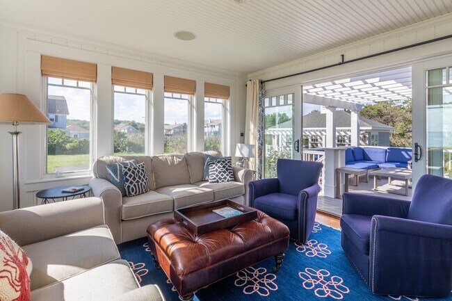 Building Photo - 159 Beach Ave