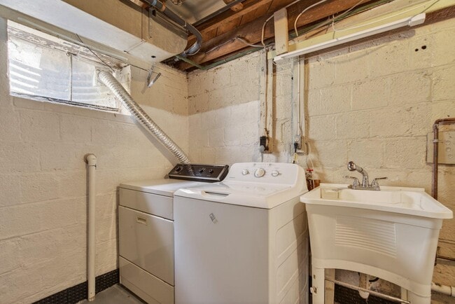 Building Photo - 624 22nd St S