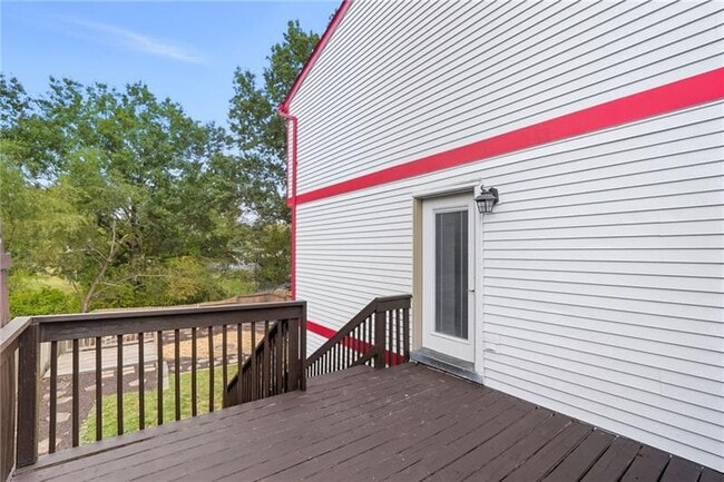 Building Photo - 222 Parkwood Dr