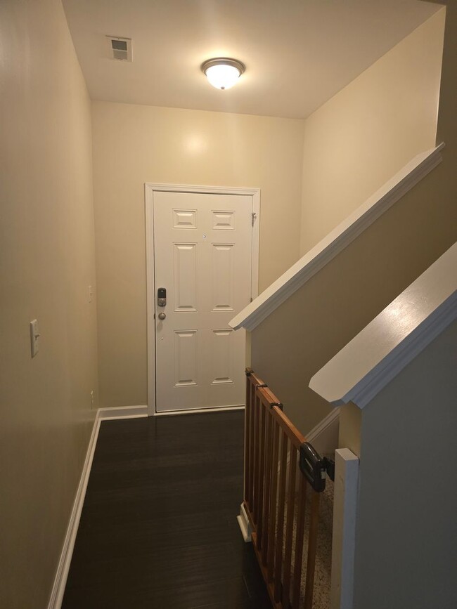 Building Photo - New Listing!!