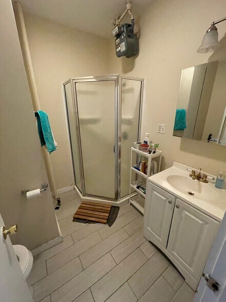 Apt 22 - 39 Hemenway St